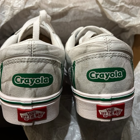 Brand New in Box Limited Edition Crayola Comfycush Old Size 7 - Picture 5 of 7